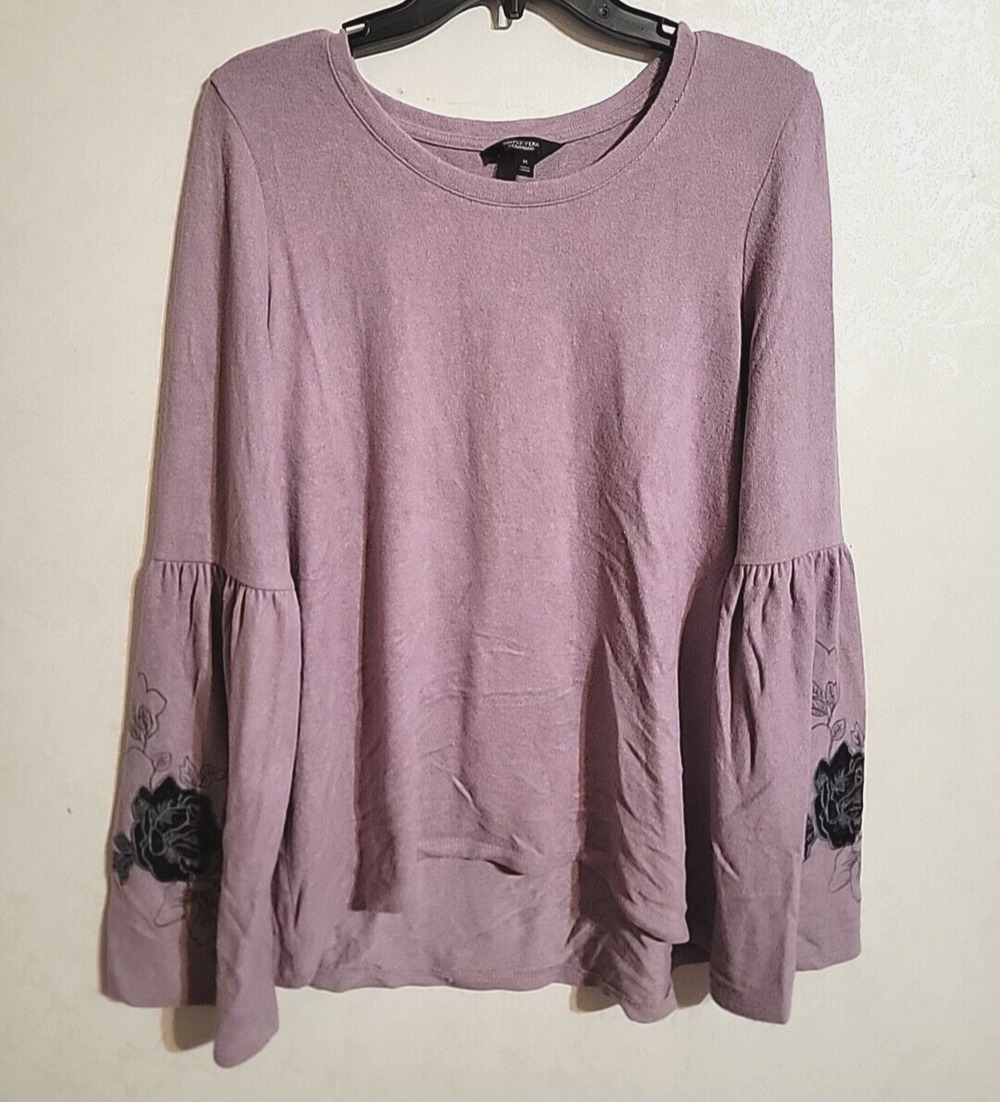 Simply Vera Verawang Bell Sleeve Blouse sz Medium Purple Floral Embellishment